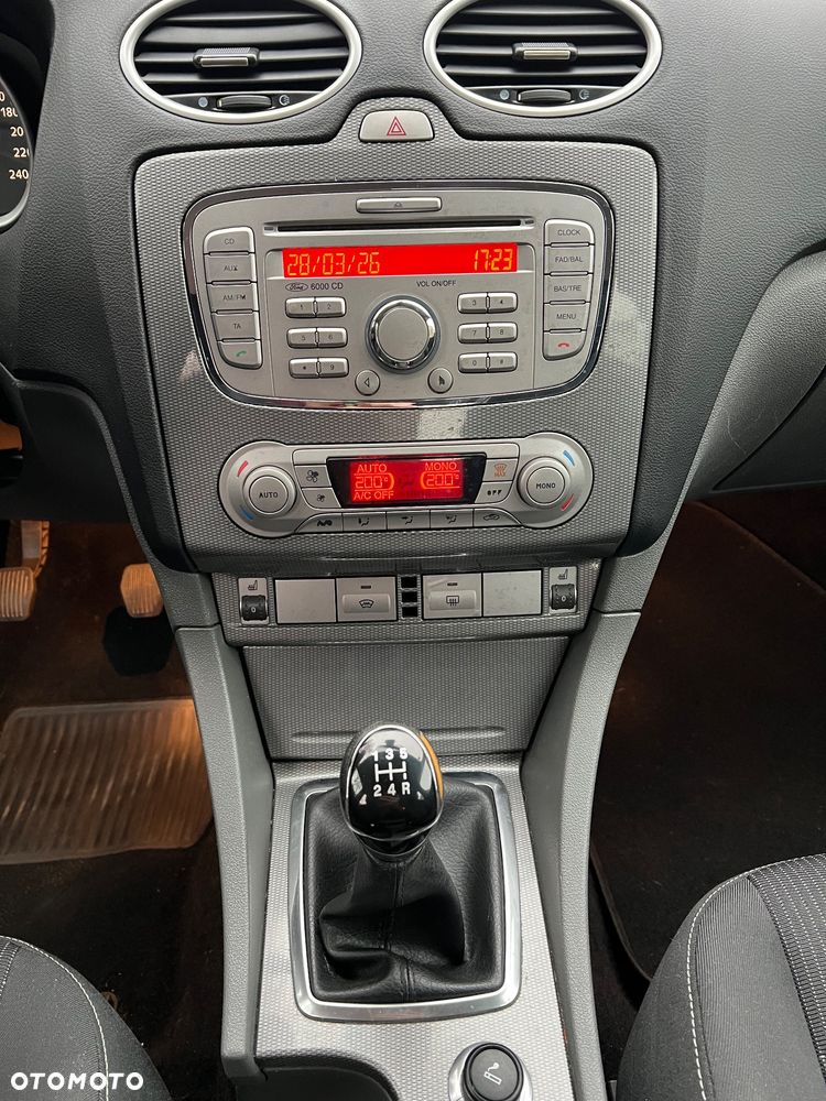 Ford Focus 1.6 16V Titanium - 13