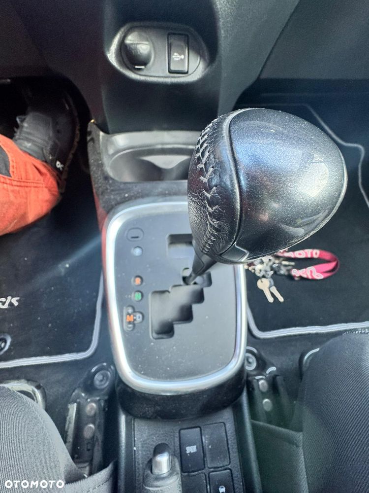 Toyota Yaris 1.5 20th Anniversary CVT - 16