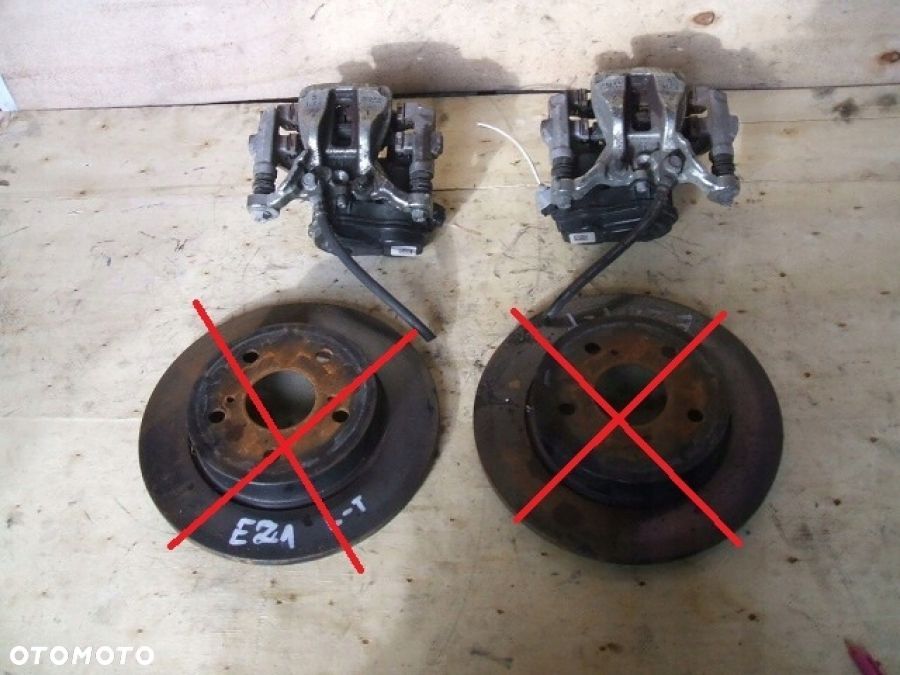 TOYOTA COROLLA E21 ZACISK hamulcowy tył tylny prawy - 2