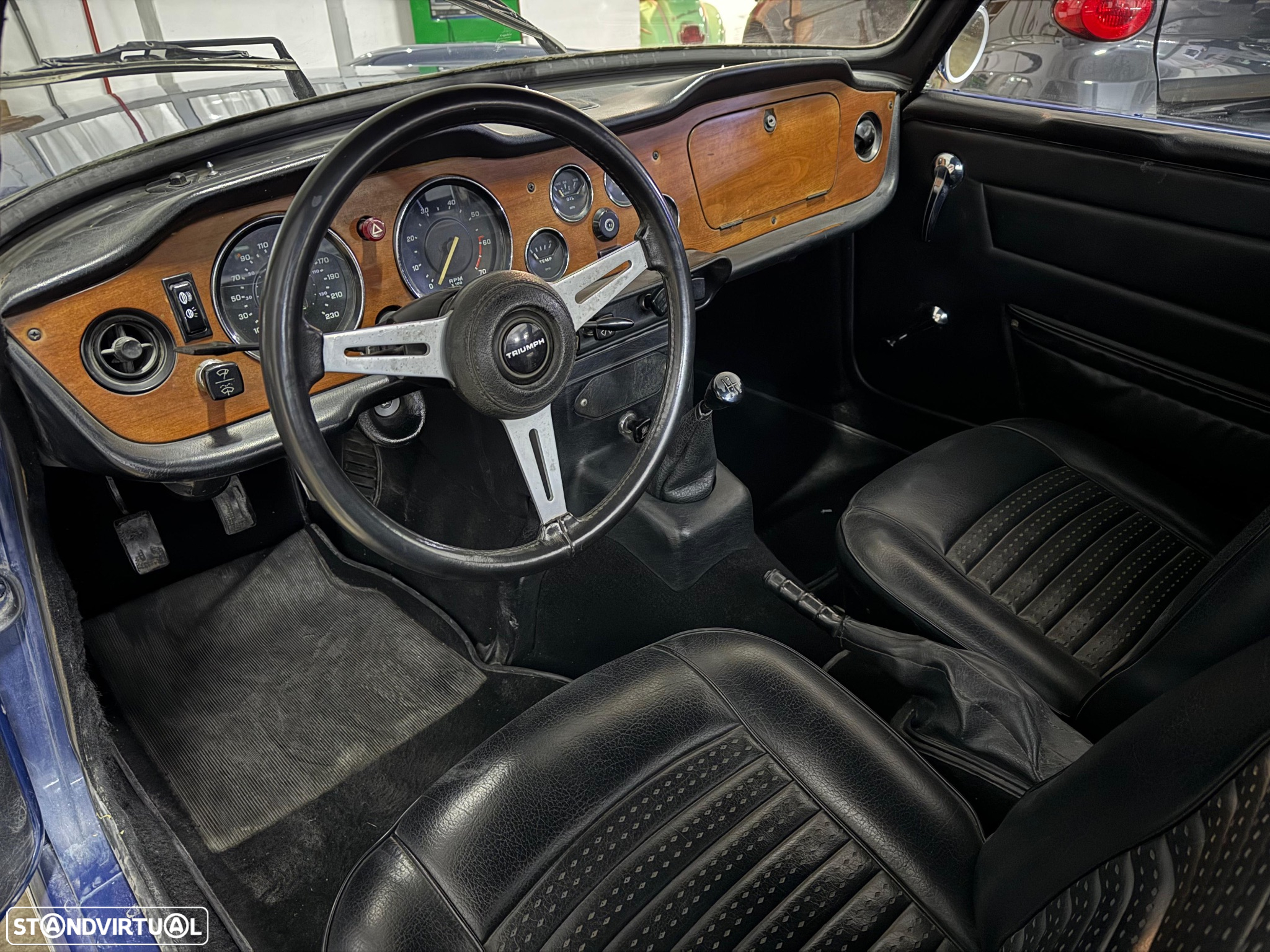Triumph TR6 - 16
