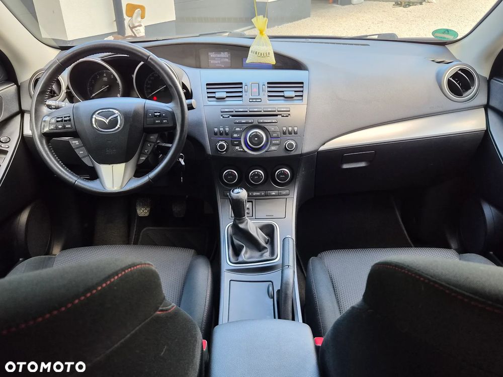 Mazda 3 1.6 Active + - 8