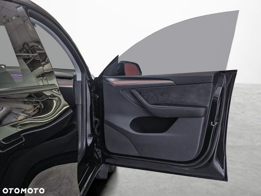 Tesla Model Y Long Range AWD - 11