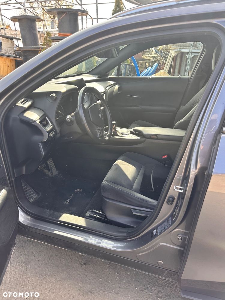 Lexus UX - 12
