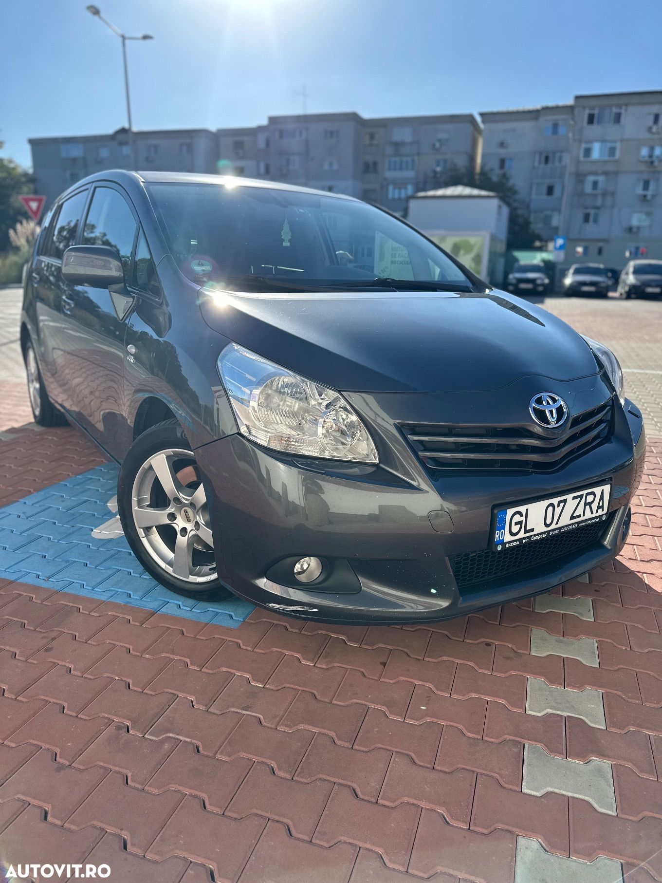Toyota Verso 2.2 Aut Sol - 1