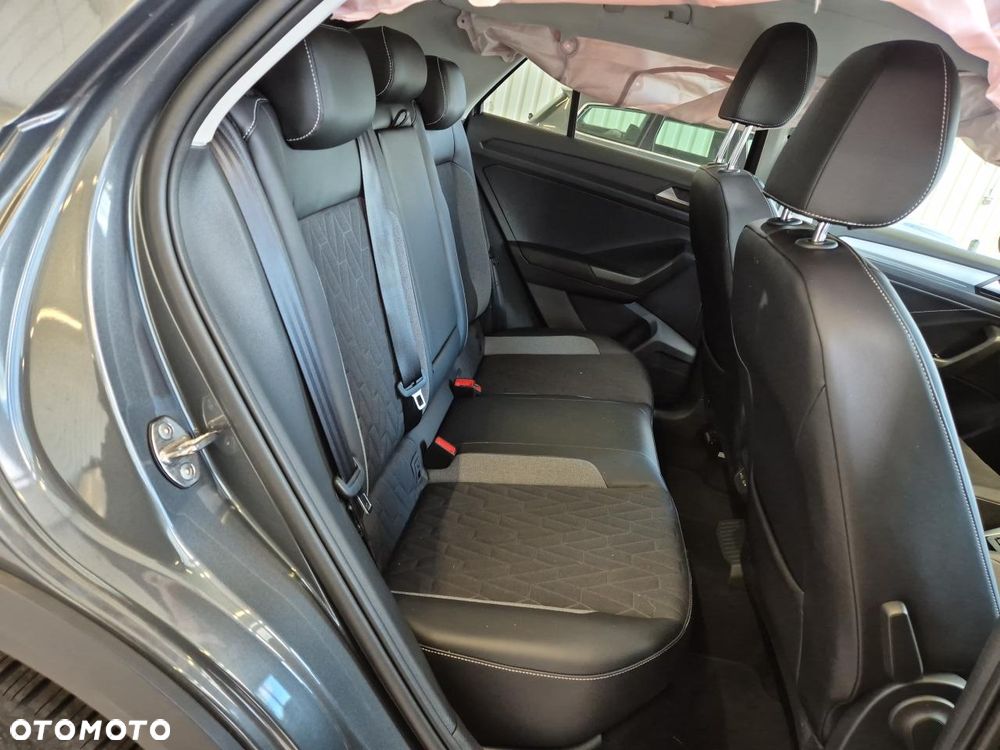 Volkswagen T-Roc - 17