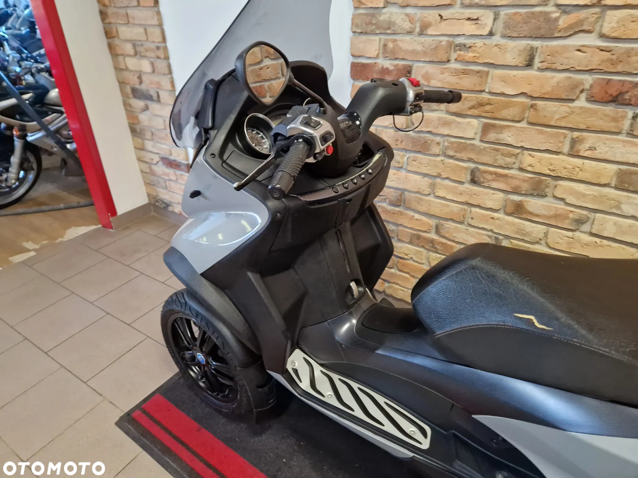 Piaggio MP-3 - 16