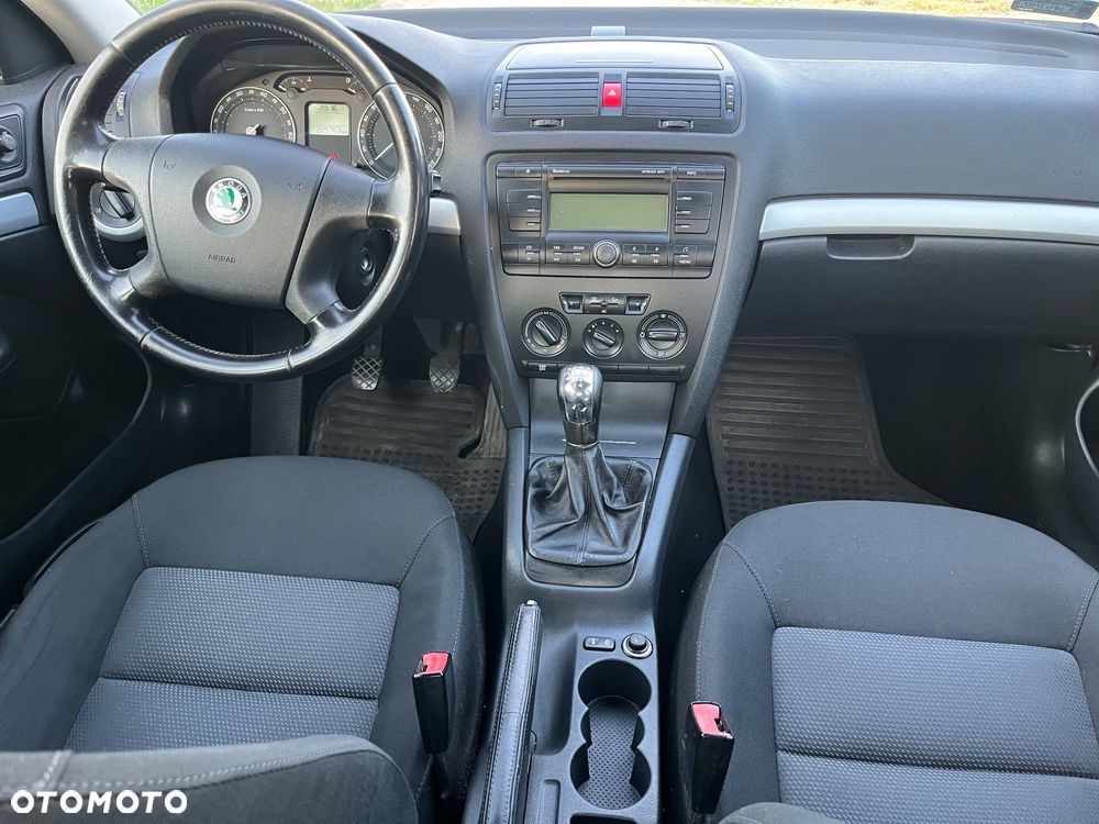Skoda Octavia 1.6 Ambition - 8