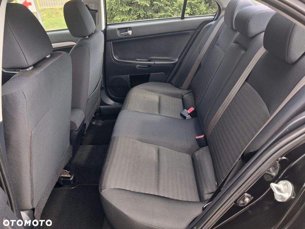 Mitsubishi Lancer 1.6 Intense - 25