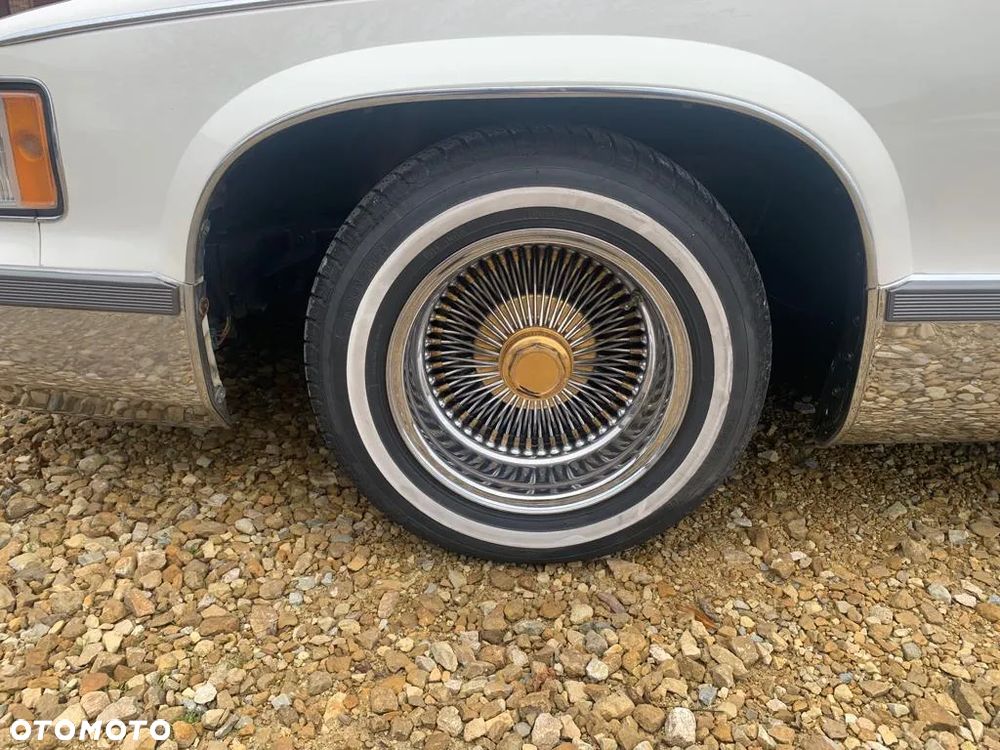 Cadillac Fleetwood 5.7 STD - 24