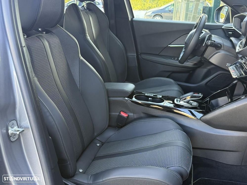 Peugeot 2008 1.2 PureTech GT EAT8 - 38