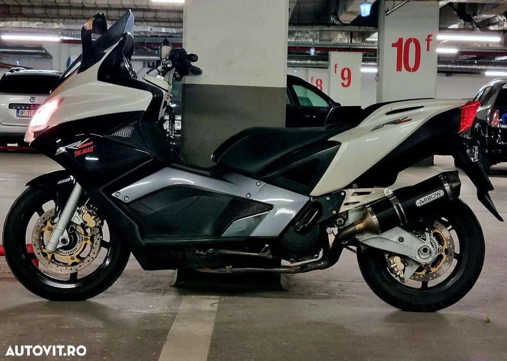 Aprilia SR GT - 14