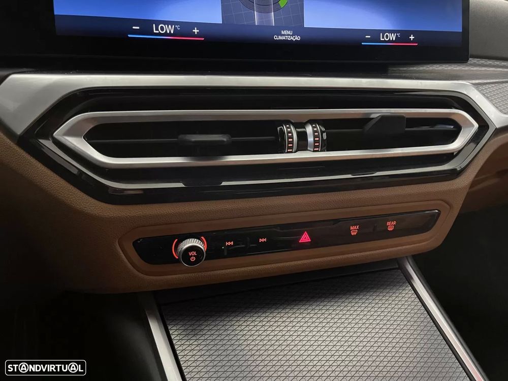 BMW 320 e Pack Desportivo M Auto - 32