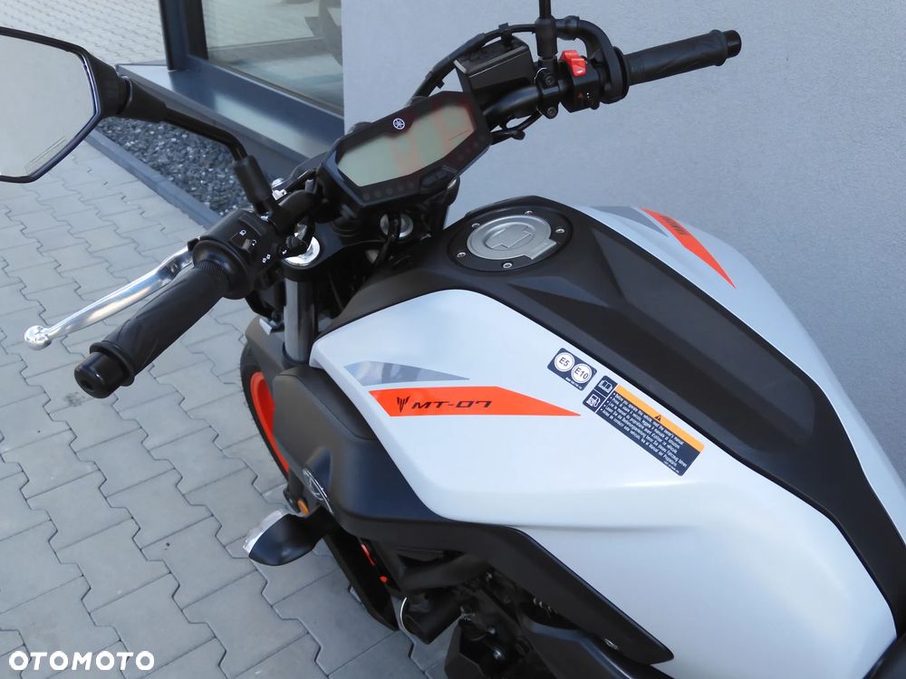 Yamaha MT - 28