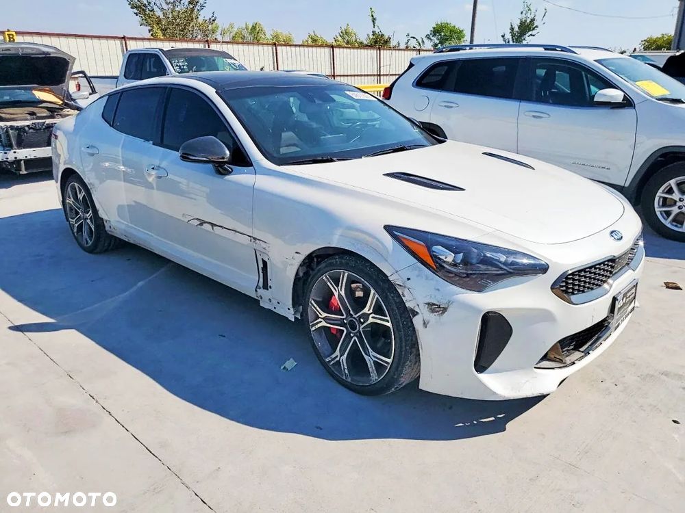 Kia Stinger - 4