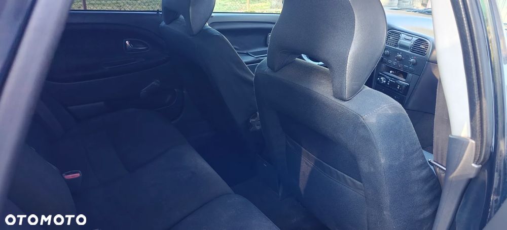 Volvo V40 1.8 - 12