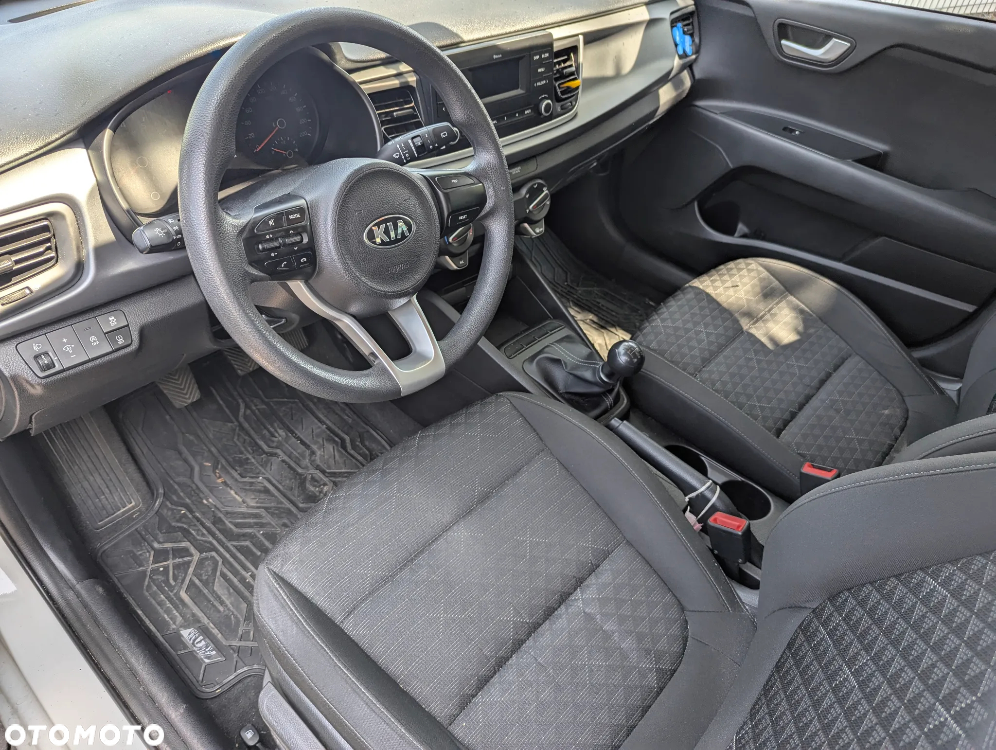 Kia Rio 1.2 L - 3