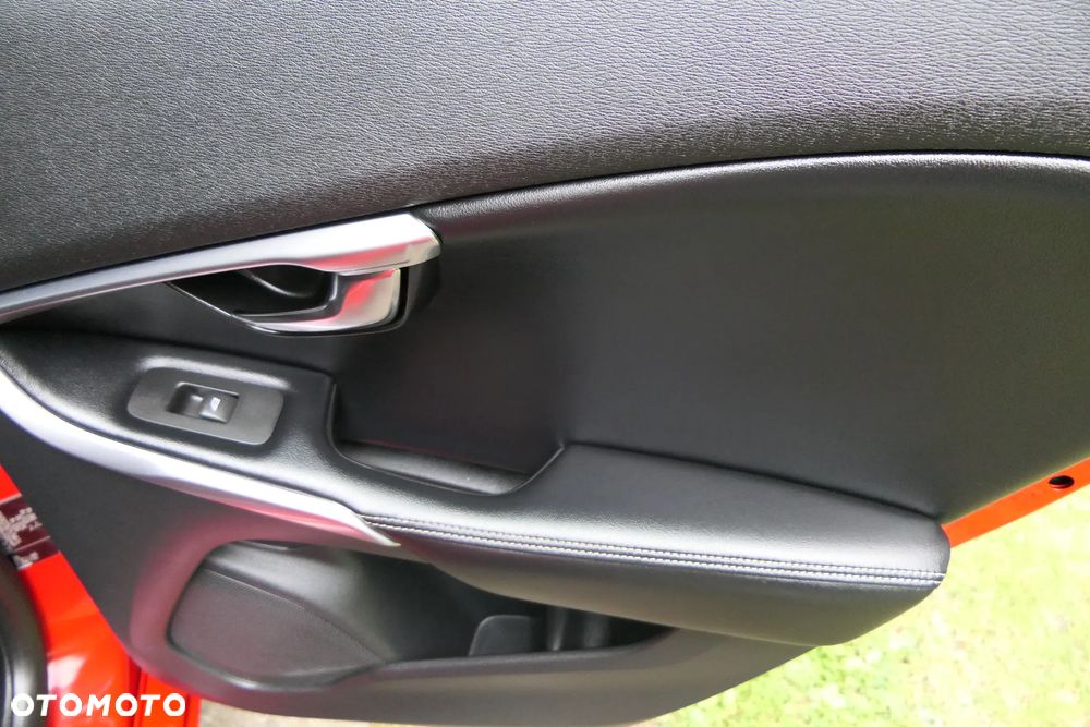 Volvo V40 D2 Drive-E R-Design Momentum - 31