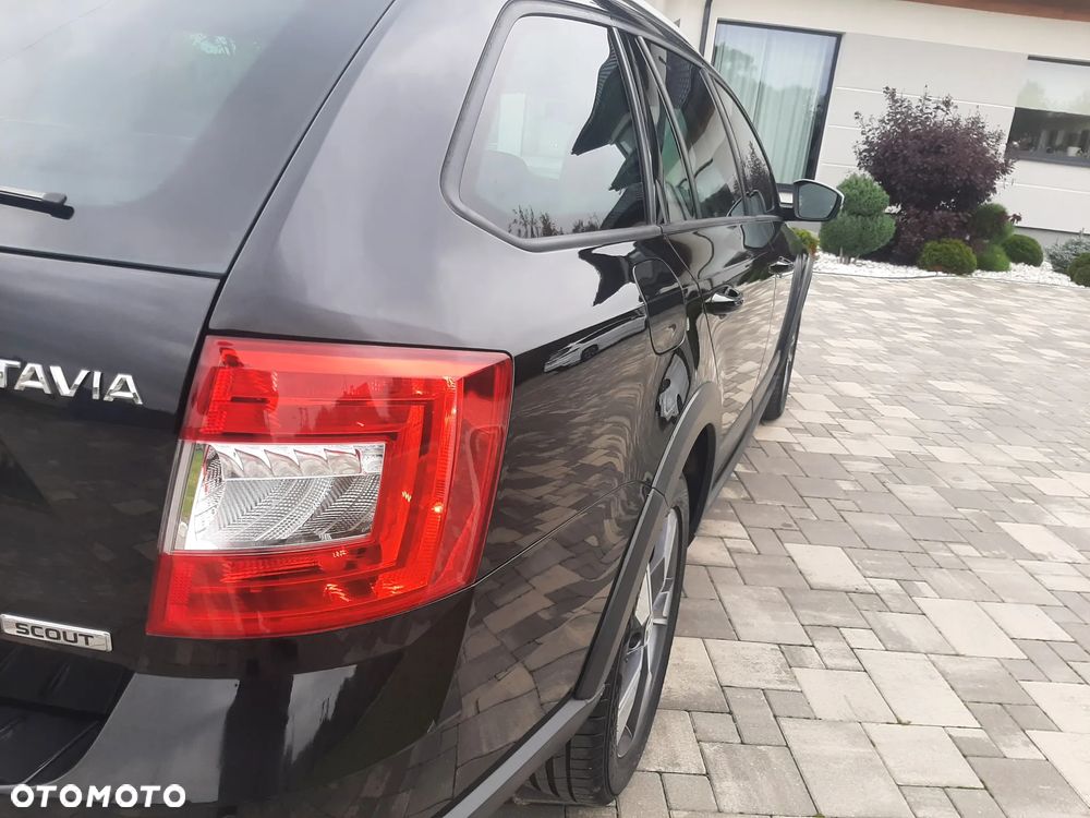 Skoda Octavia Combi 2.0 TDI 4x4 DSG Scout - 19