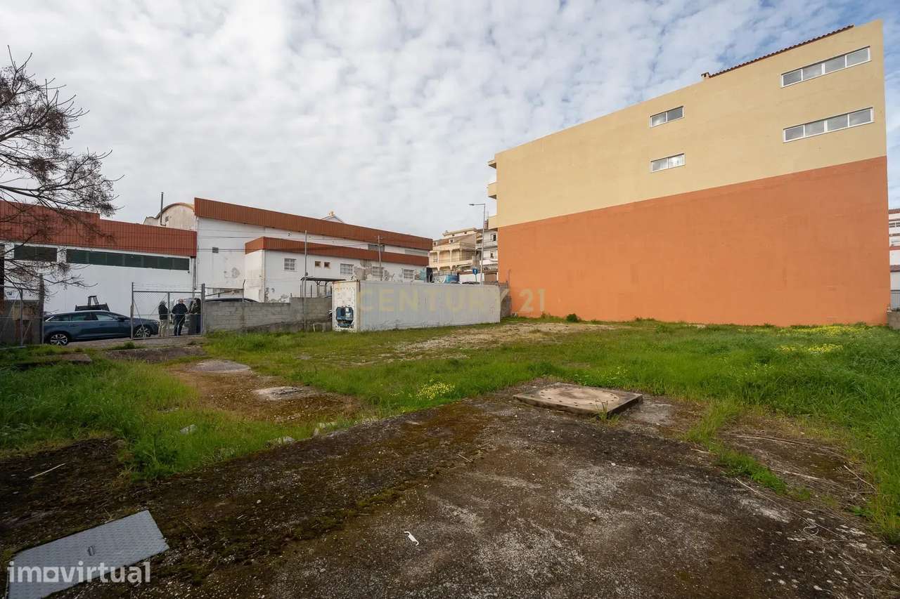 Terreno Urbano Para Construção de Moradia – Amadora - Grande imagem: 2/16