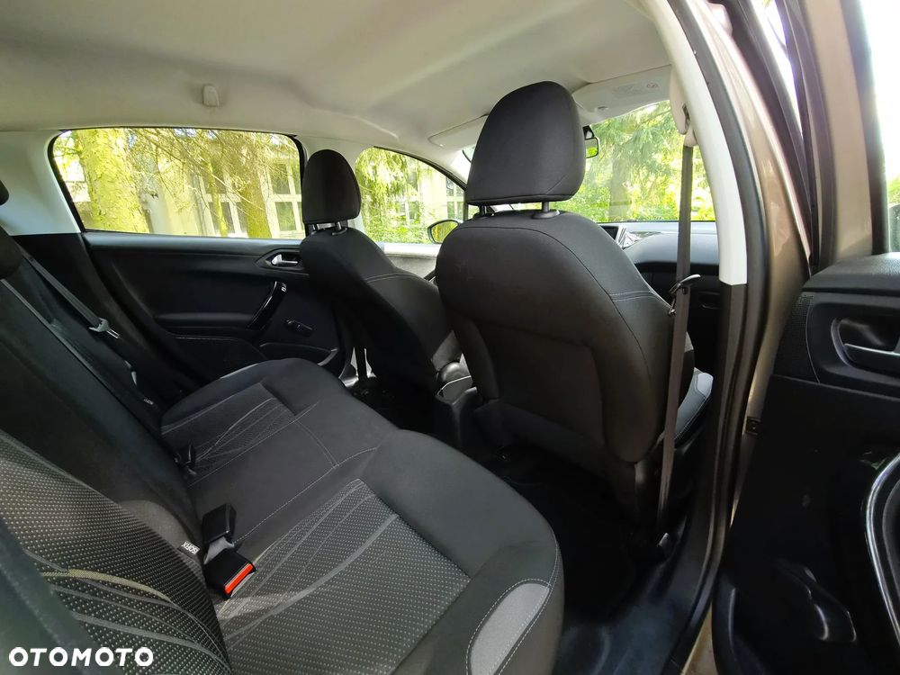 Peugeot 208 - 14