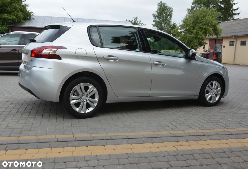 Peugeot 308 - 8
