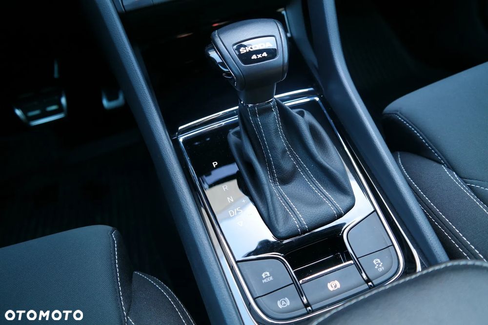 Skoda Karoq 2.0 TDI SCR 4x4 Sportline DSG - 32
