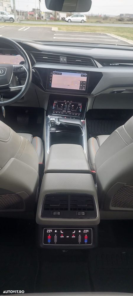 Audi e-tron 55 quattro advanced - 9