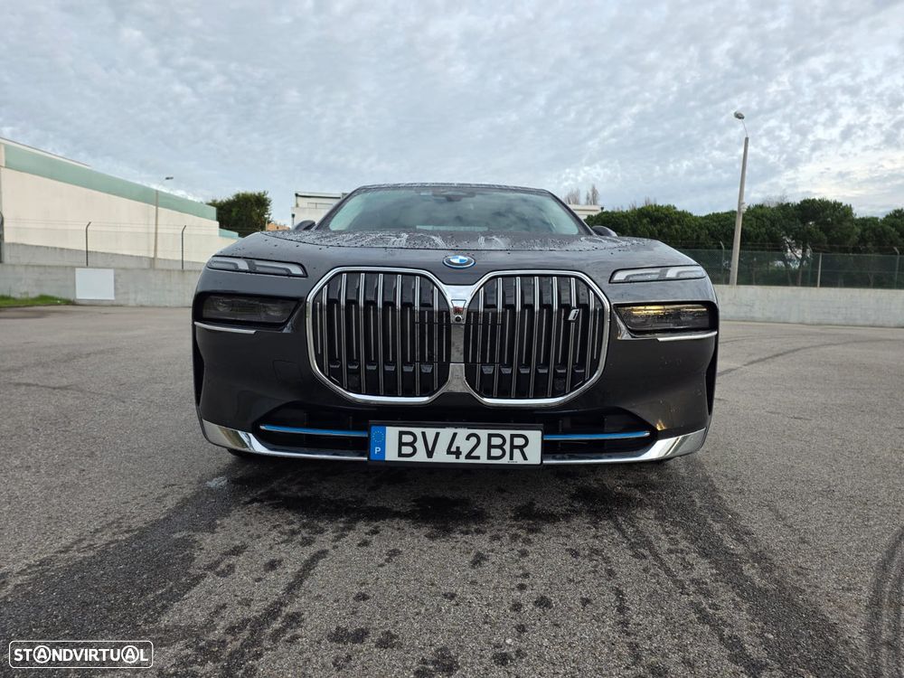 BMW i7 - 10