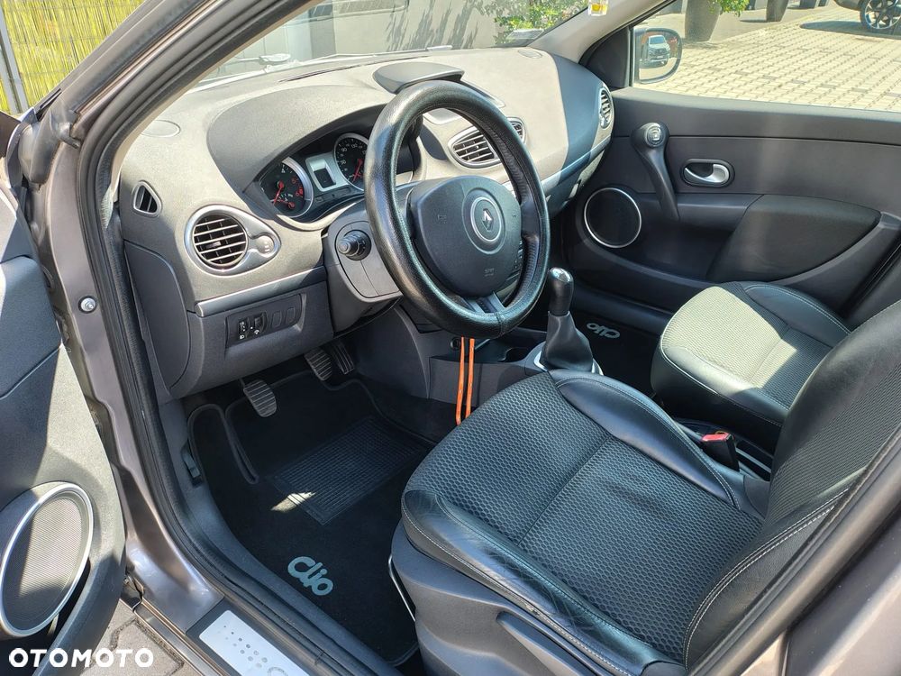 Renault Clio - 10