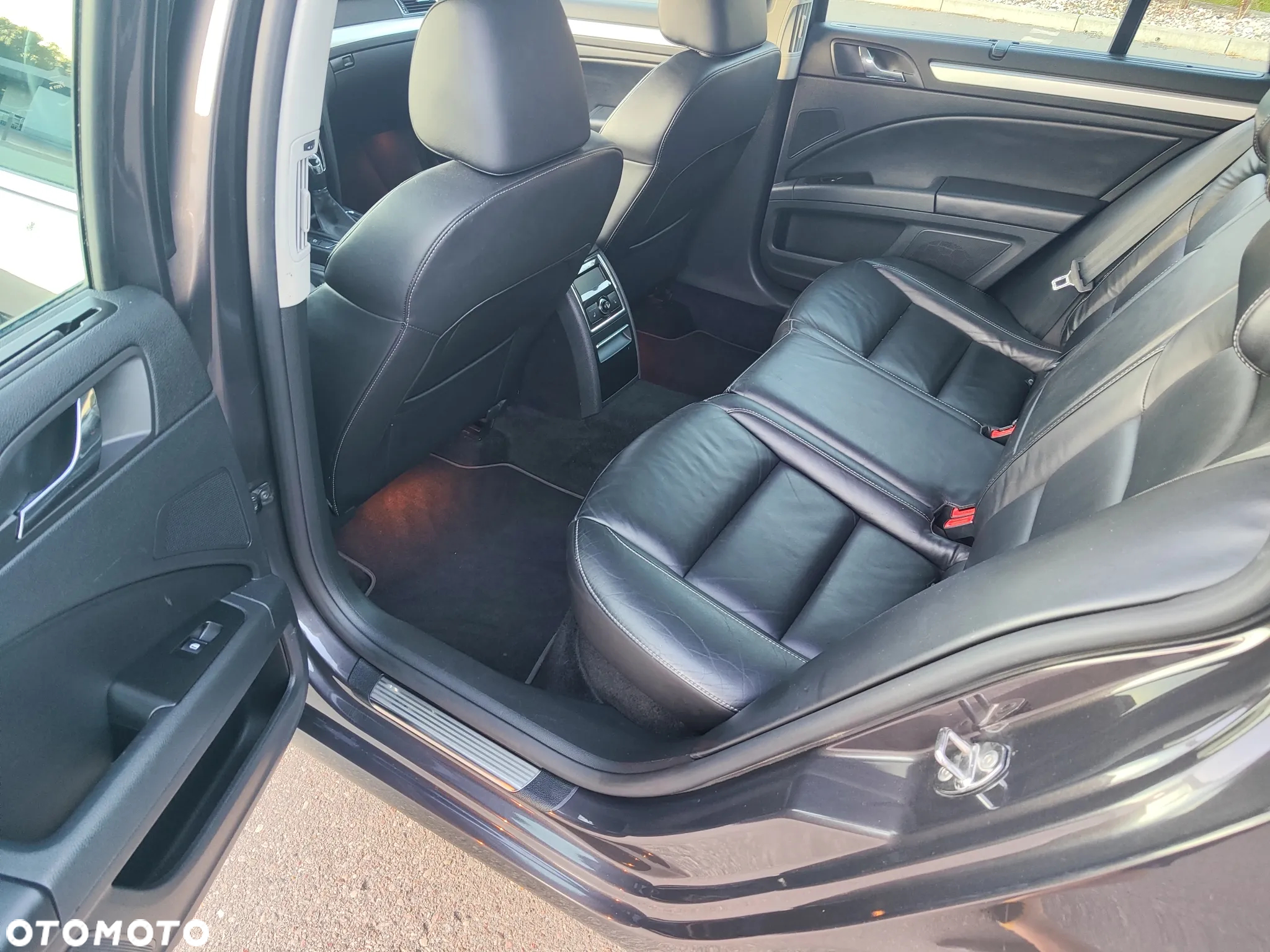 Skoda Superb 1.6 TDI GreenLine - 12