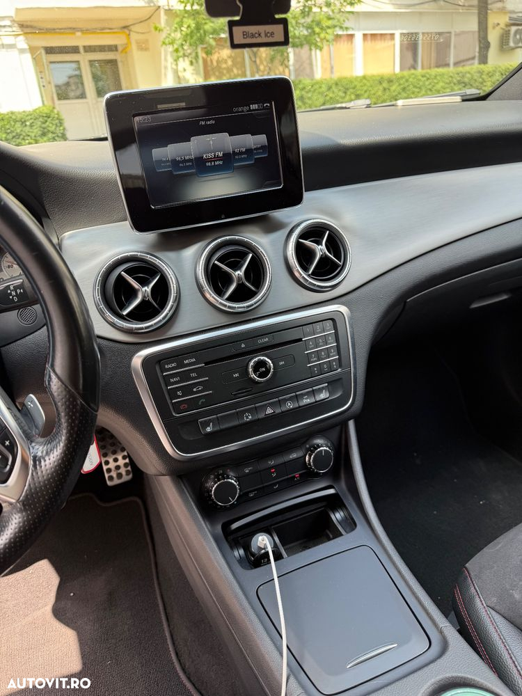 Mercedes-Benz CLA 250 4Matic 7G-DCT - 11