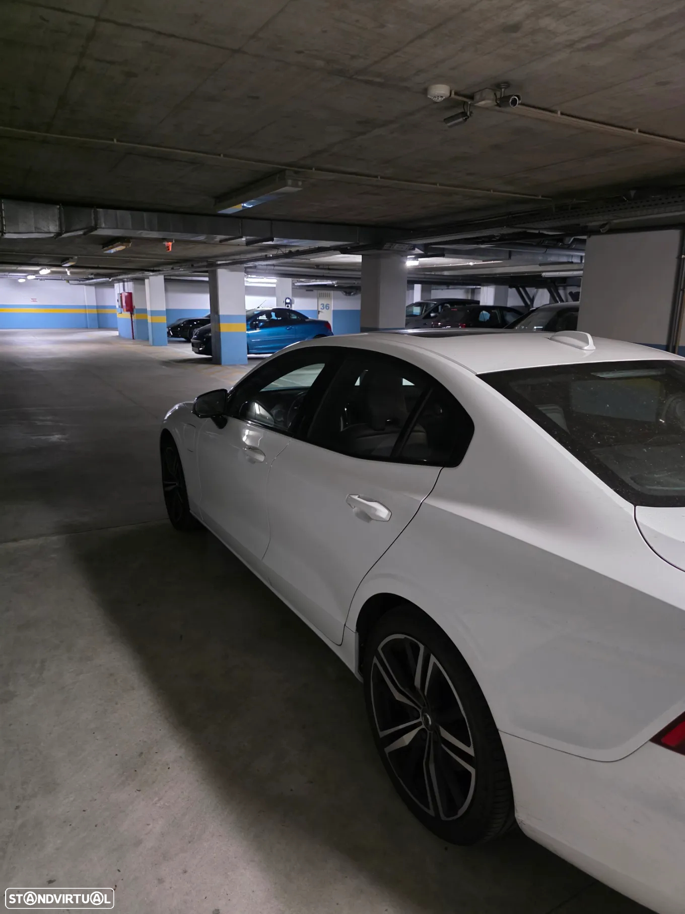 Volvo S60 2.0 T8 PHEV R-Design AWD - 2