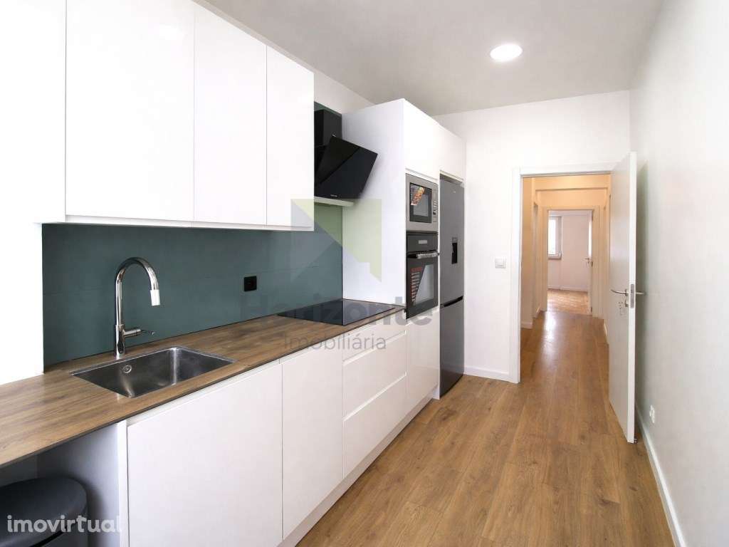 Apartamento T2 Totalmente Remodelado em Benfica - Grande imagem: 2/14