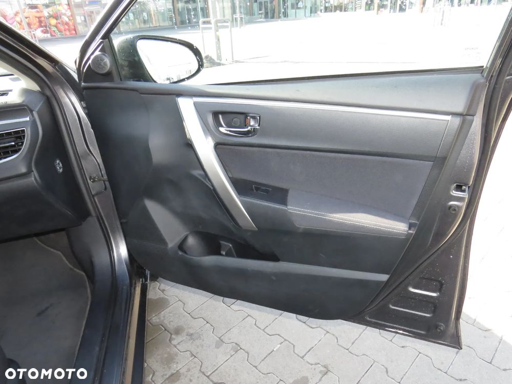Toyota Corolla 1.6 Premium + - 12