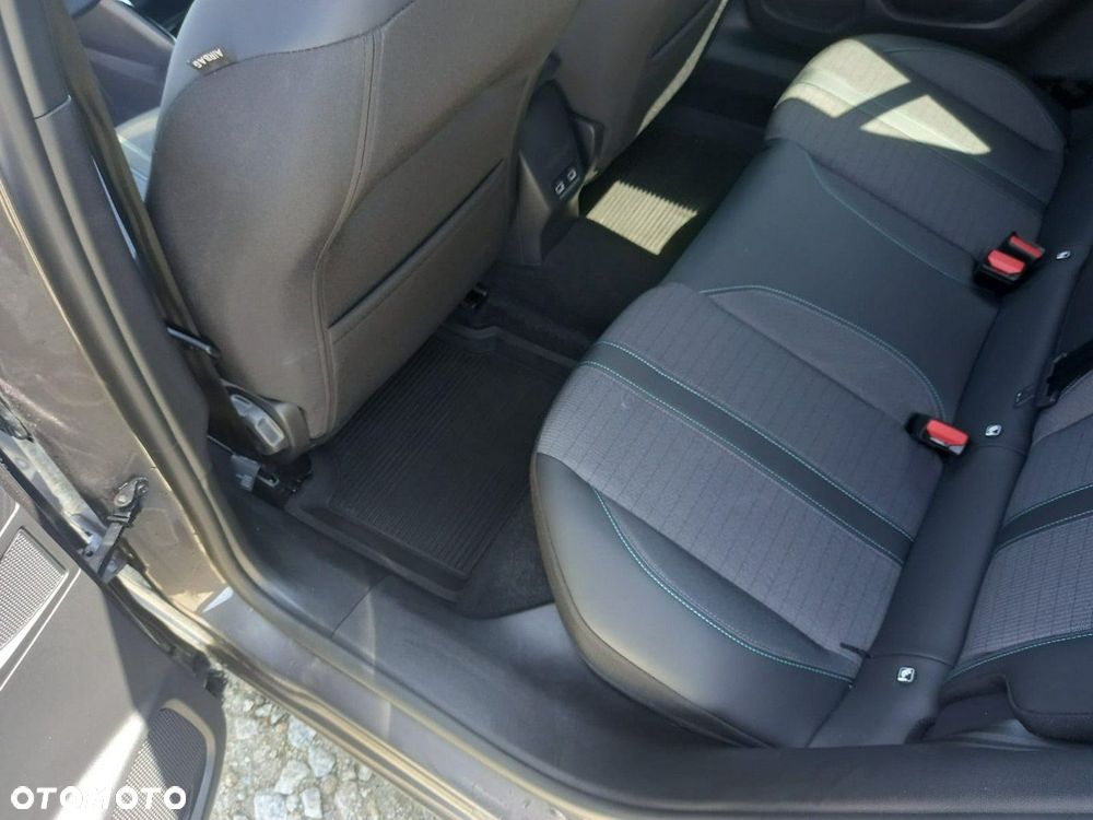 Peugeot 2008 - 11