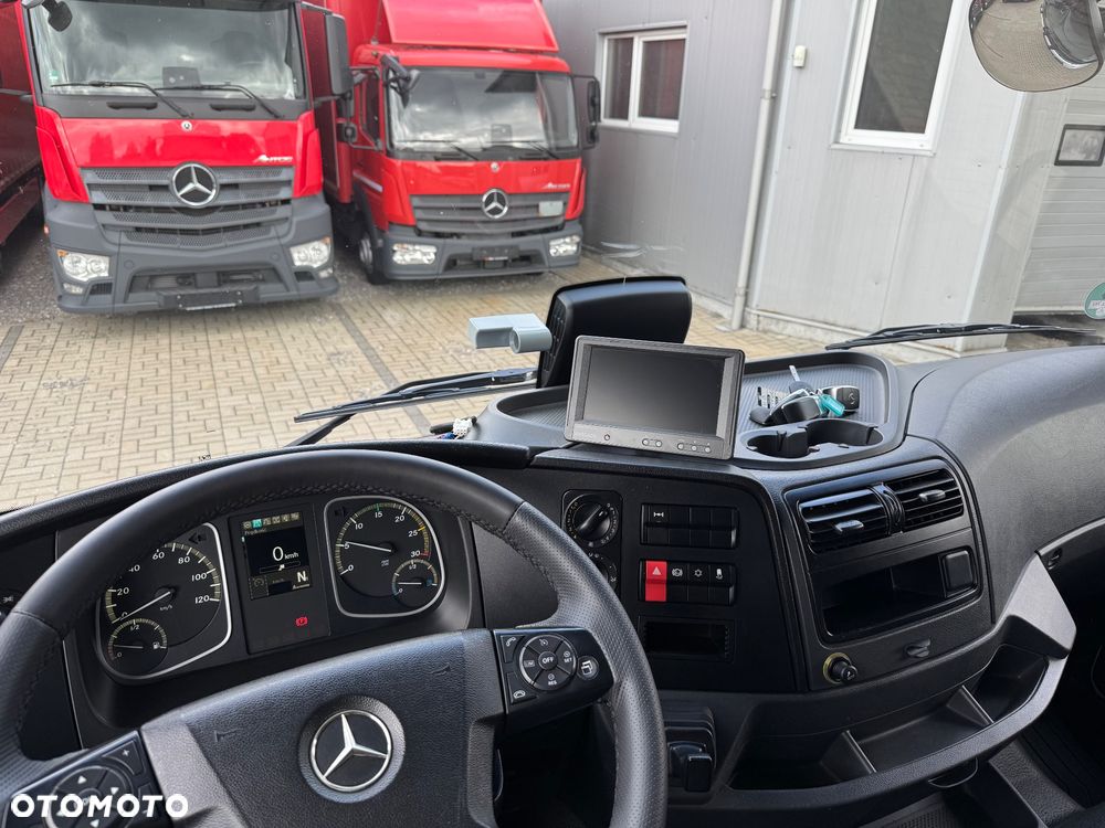 Mercedes-Benz - 27