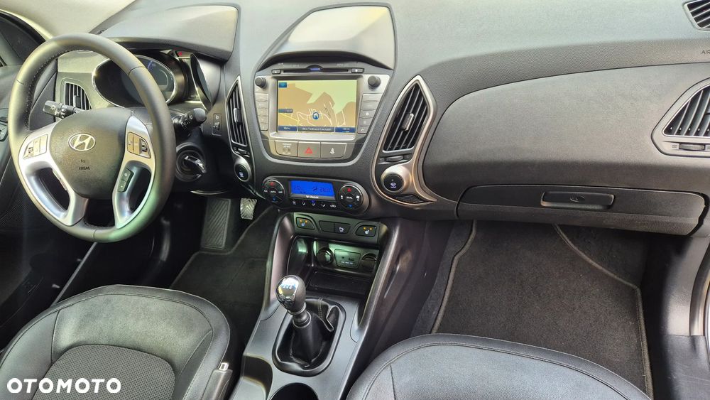 Hyundai ix35 1.7 CRDi 2WD blue Finale Gold - 23