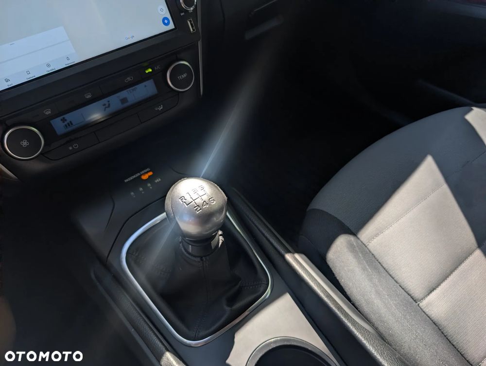 Toyota Avensis 1.8 Premium - 37