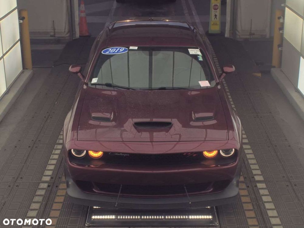 Dodge Challenger - 9