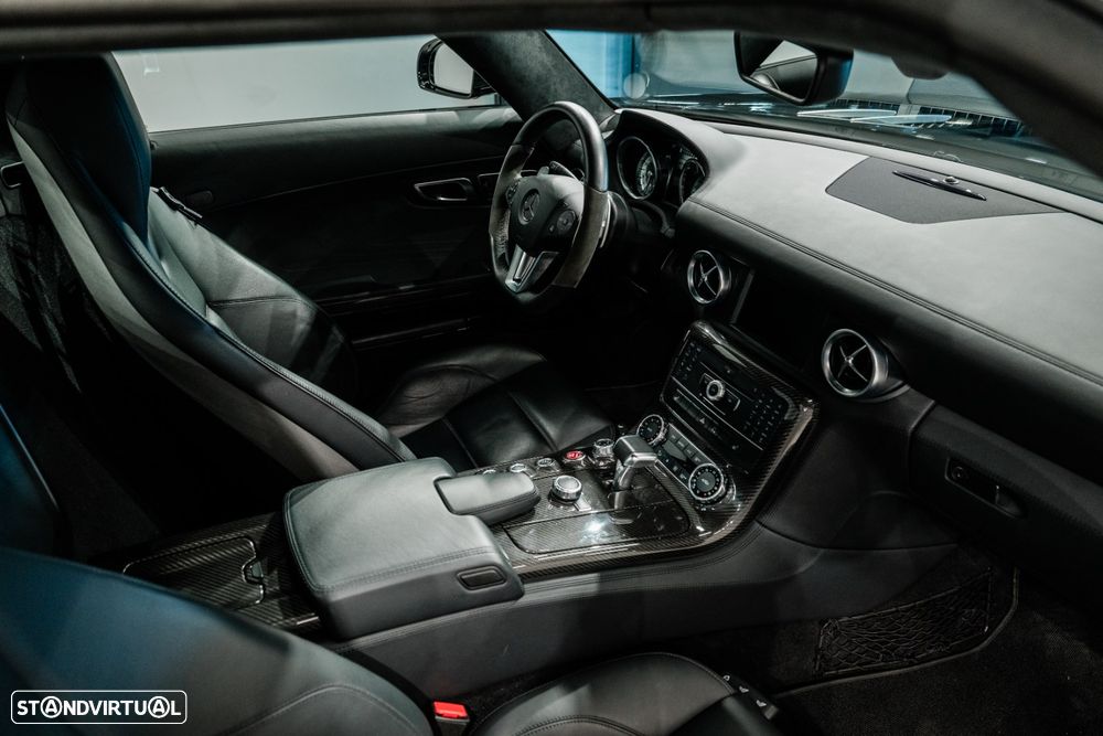Mercedes-Benz SLS 63 AMG - 12