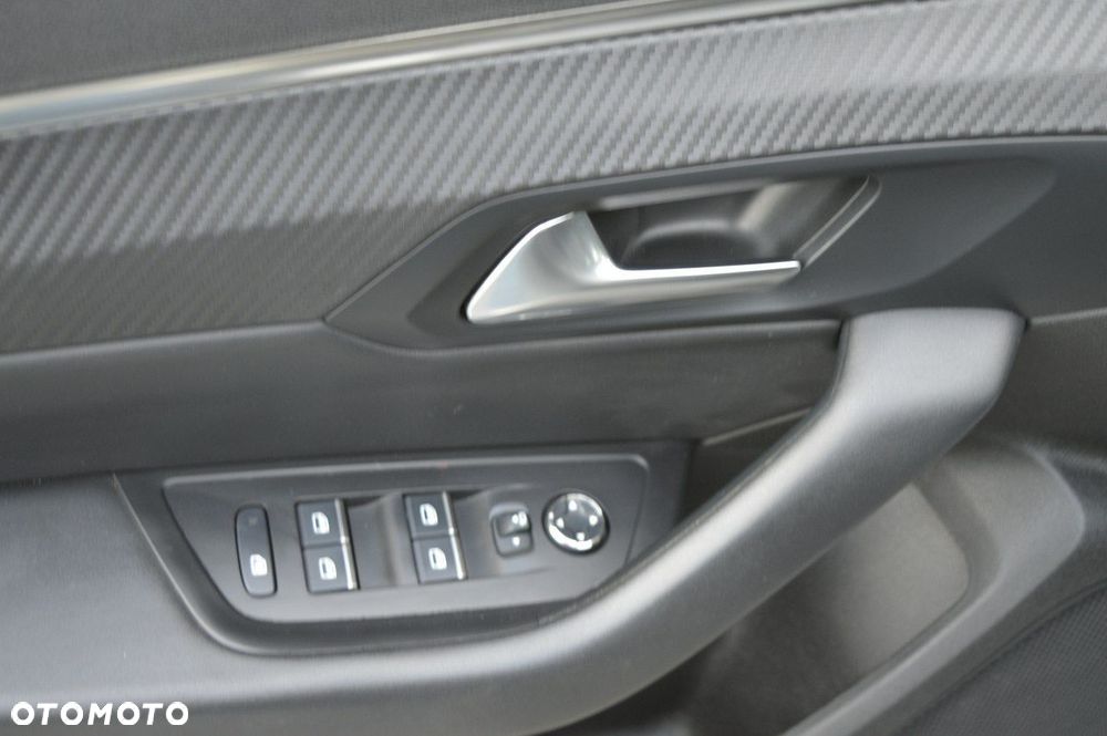 Peugeot 508 BlueHDi 130 EAT8 Allure Business-Paket - 39