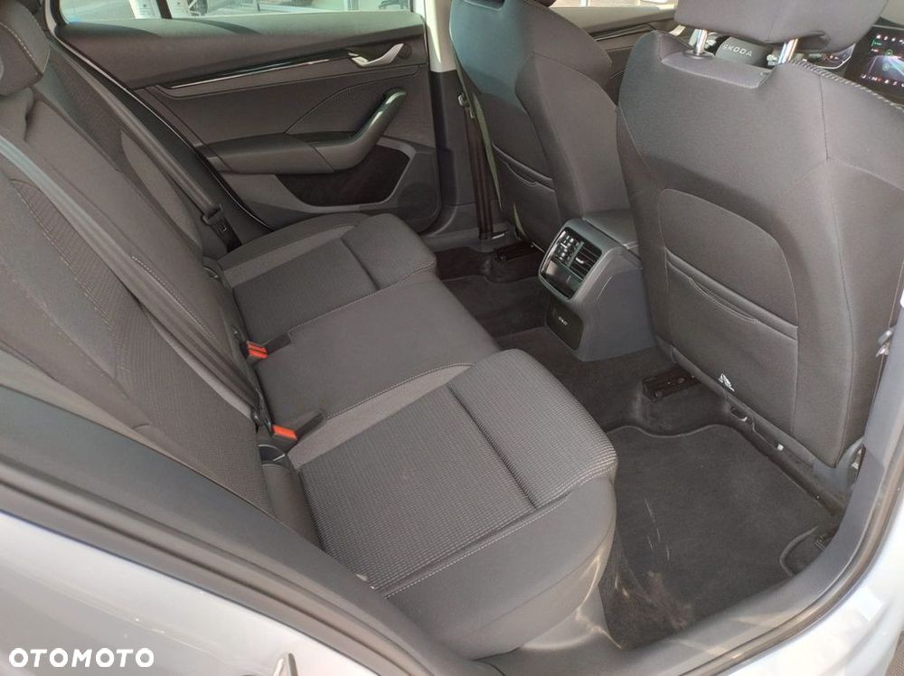 Skoda Octavia 1.5 TSI mHEV Selection DSG - 13