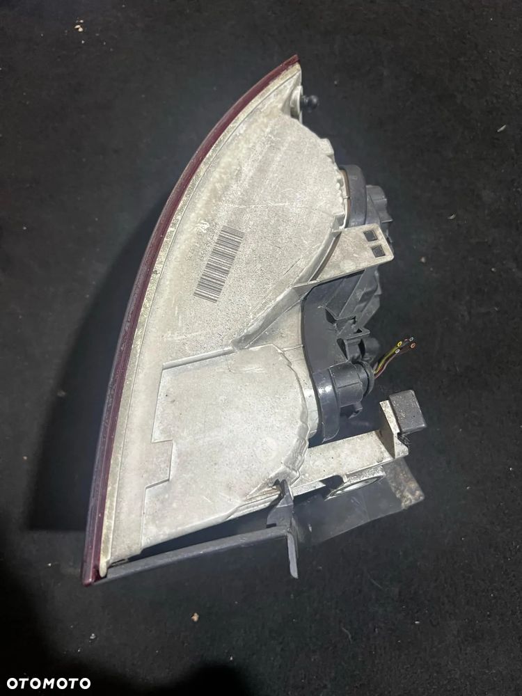 LAMPY TYLNE AUDI A4 B7 PRAWA  - 8E5945096 - 4