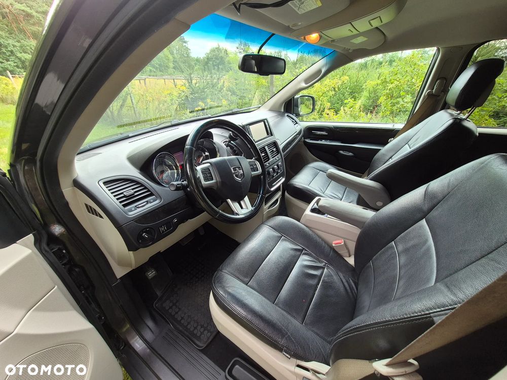 Dodge Grand Caravan - 4
