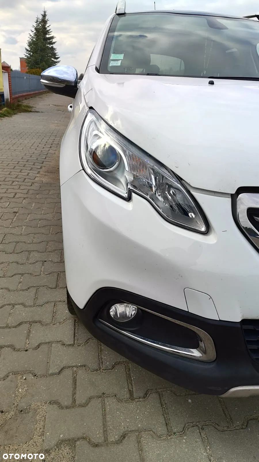 Peugeot 2008 1.6 e-HDi Allure S&S - 17