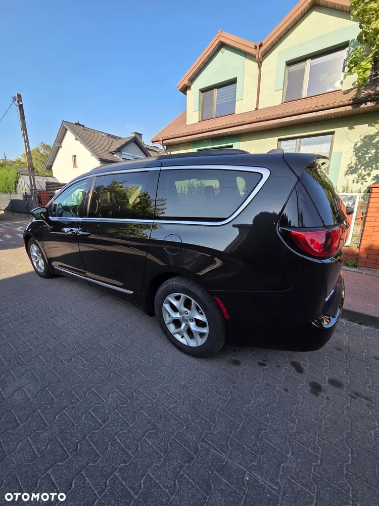 Chrysler Pacifica - 27