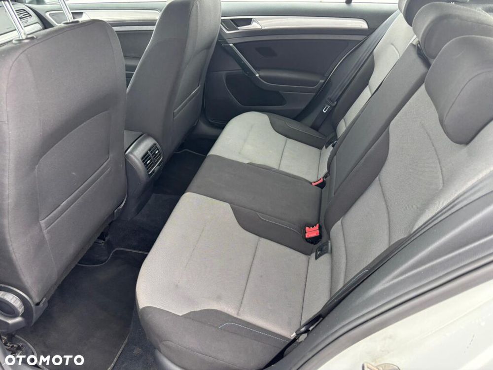 Volkswagen Golf e-Golf - 22