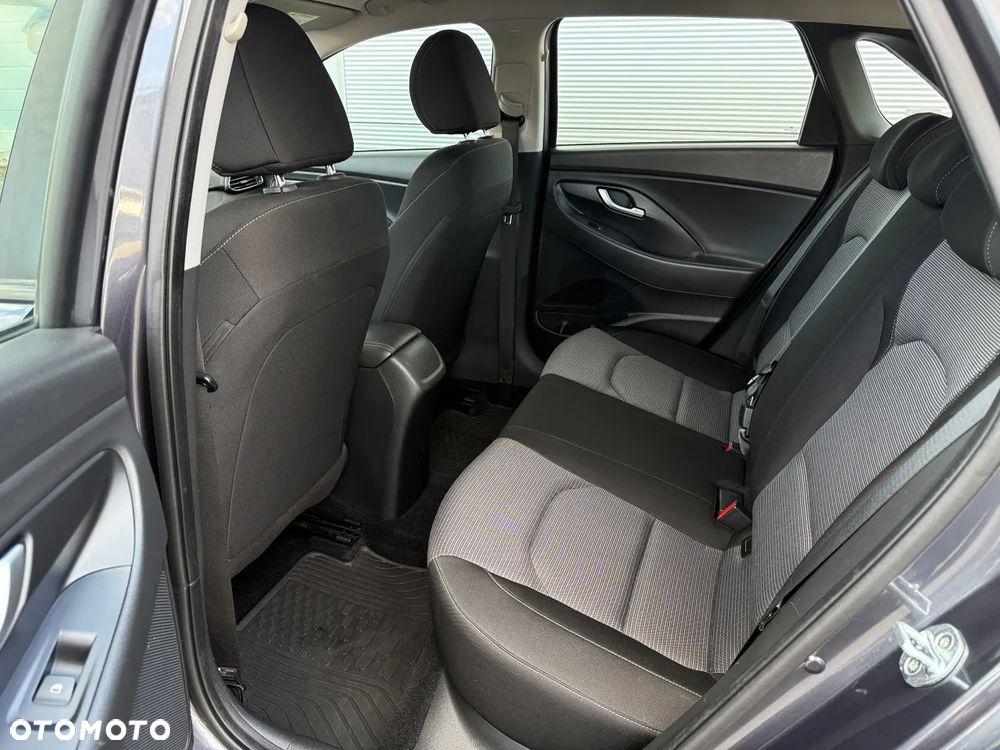 Hyundai i30 1.6 D Classic + - 9