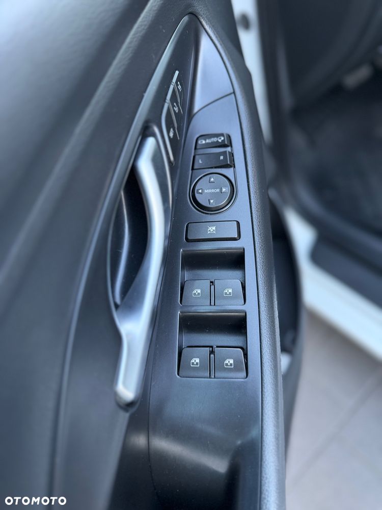 Hyundai i30 1.4 T-GDI Premiere Luxury DCT - 19