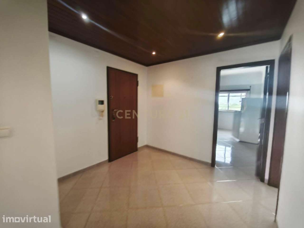 T2 COM PARQUEAMENTO E ARRECADAÇAO NO SEIXAL - Grande imagem: 3/26